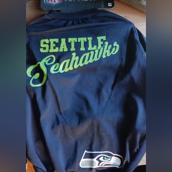 Seattle Seahawks dog outfits - Picture 2 of 3